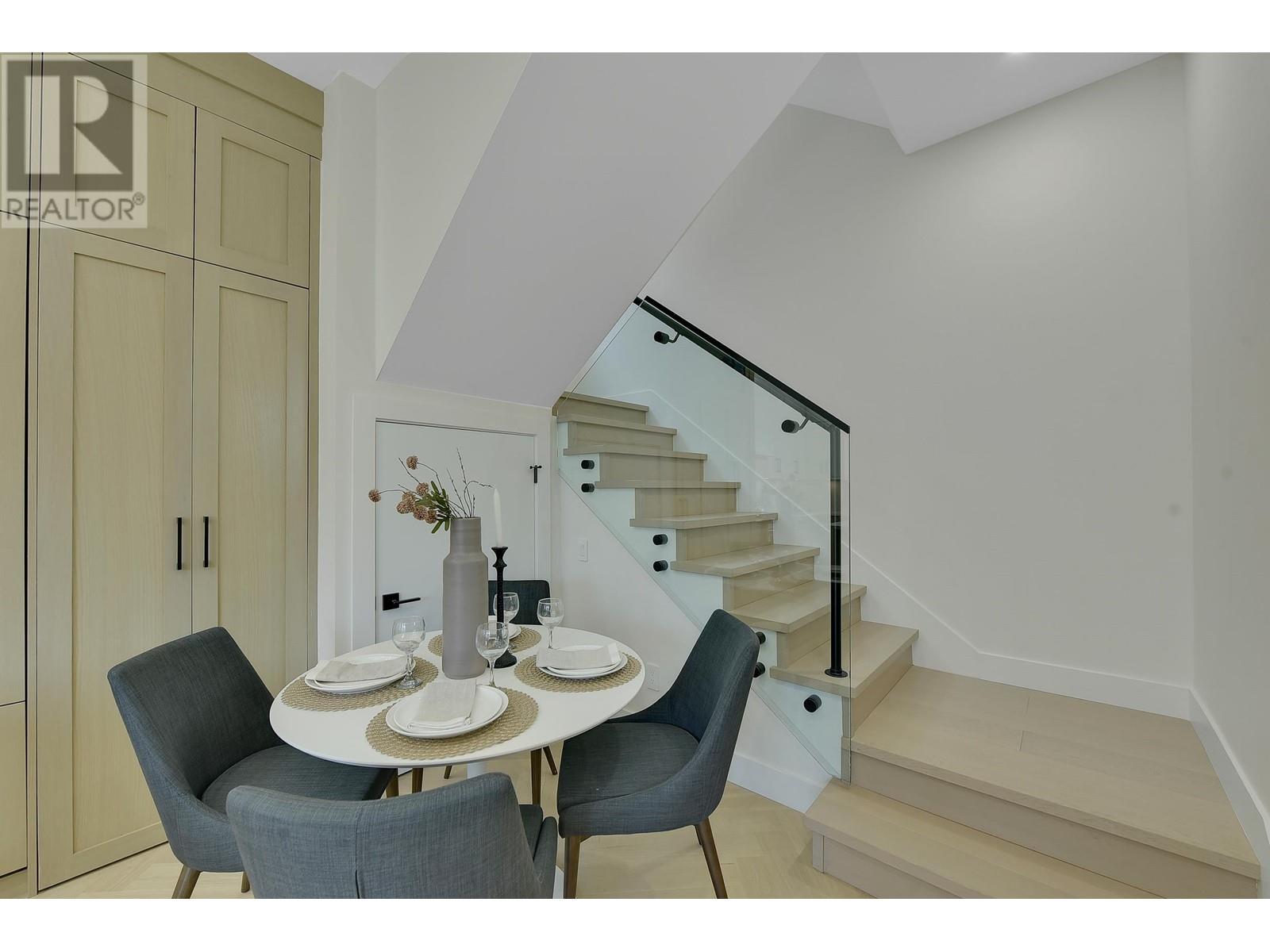 2 8079 Selkirk Street Property Photo 16
