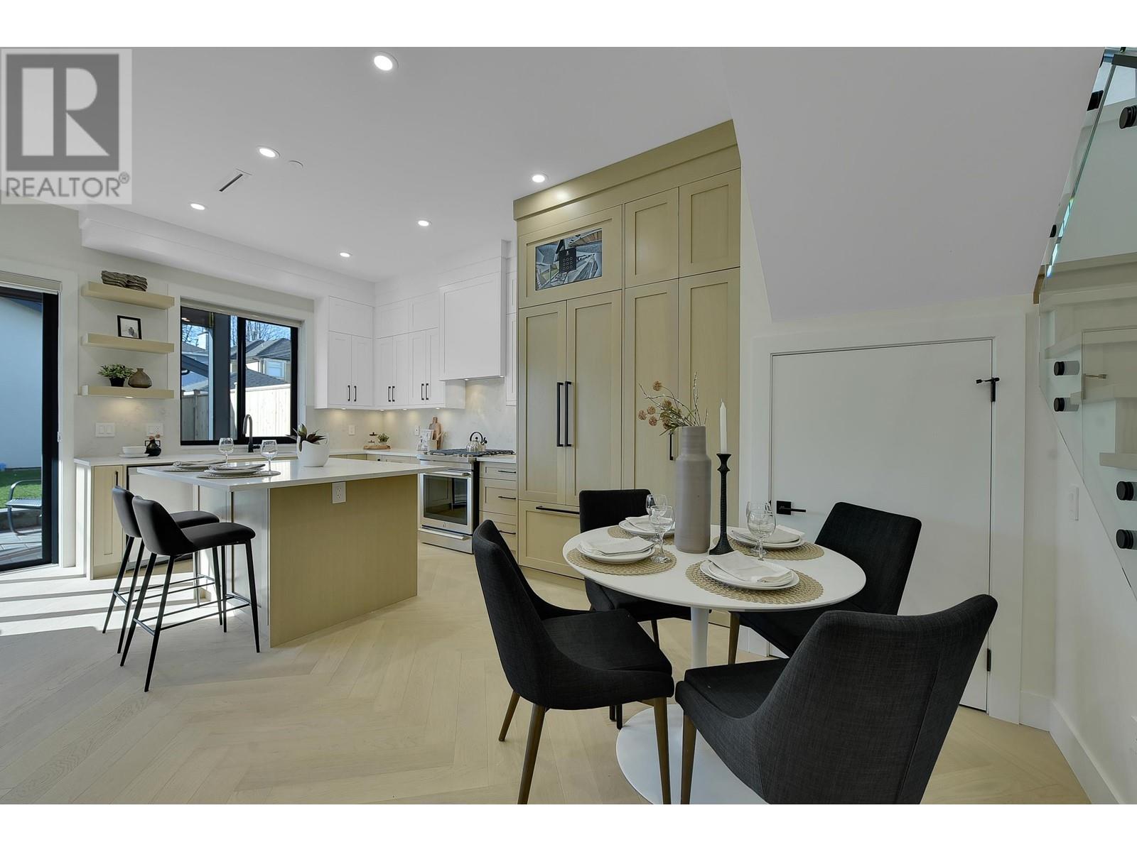 2 8079 Selkirk Street Property Photo 18