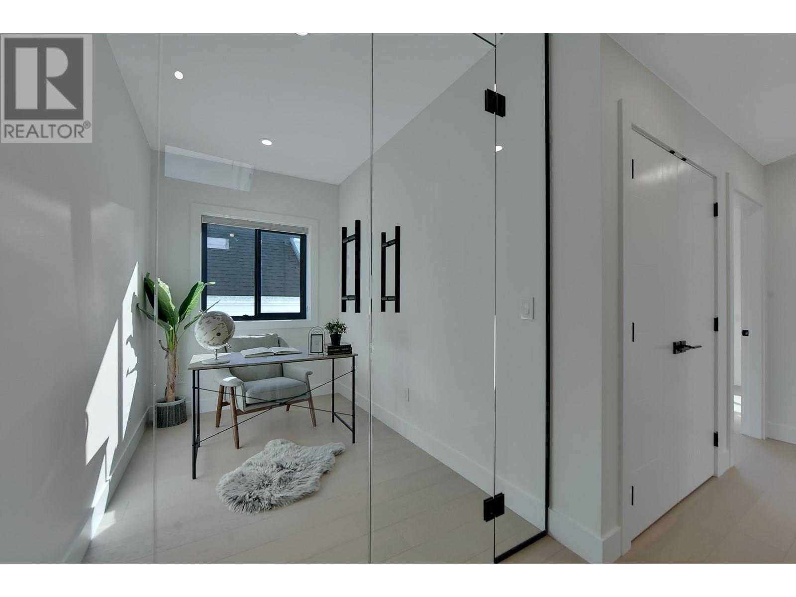 2 8079 Selkirk Street Property Photo 19
