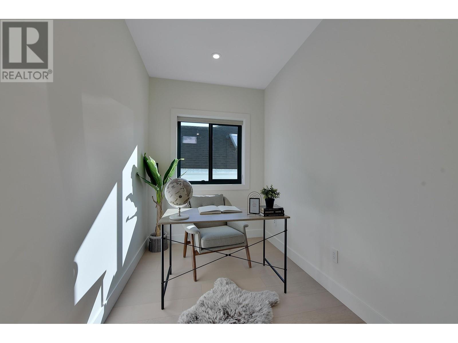 2 8079 Selkirk Street Property Photo 20