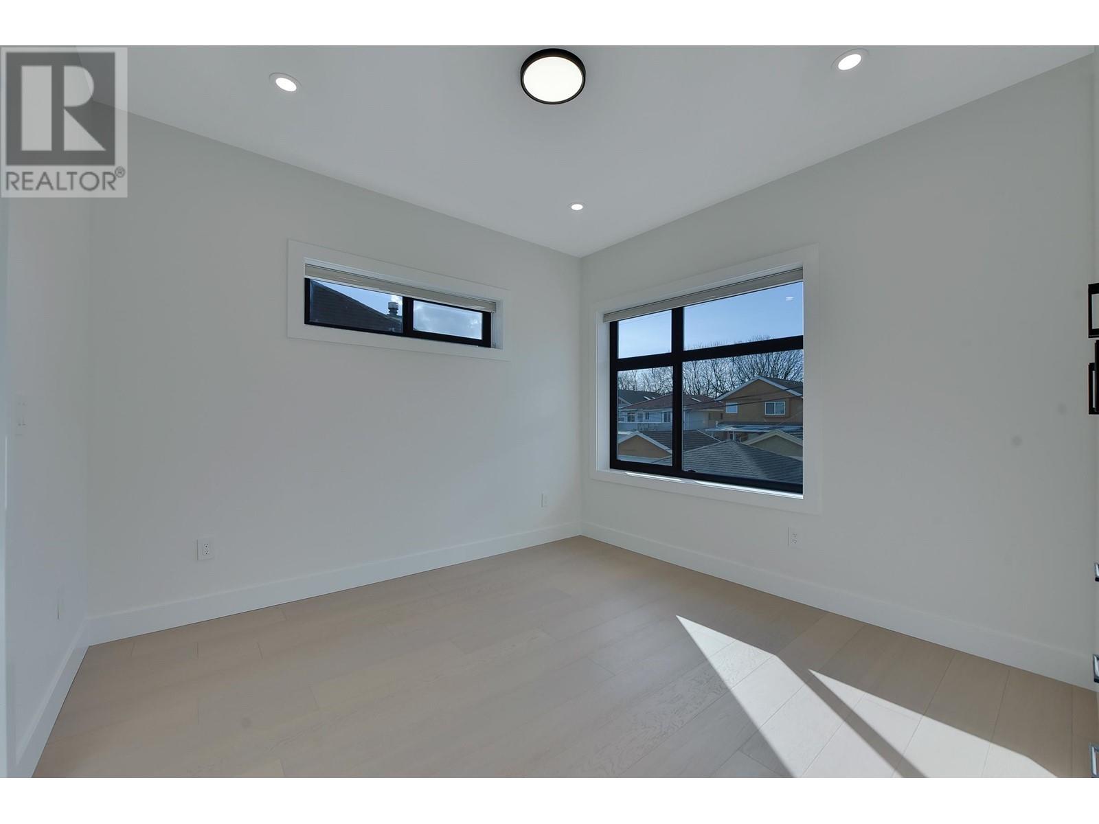 2 8079 Selkirk Street Property Photo 21
