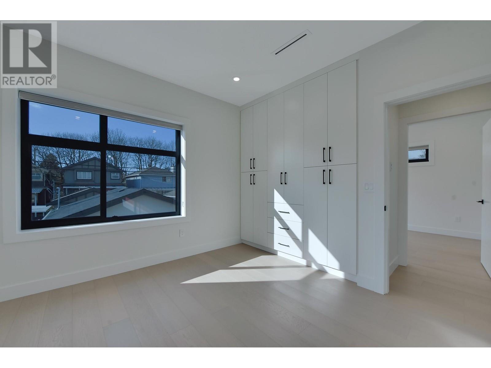 2 8079 Selkirk Street Property Photo 22