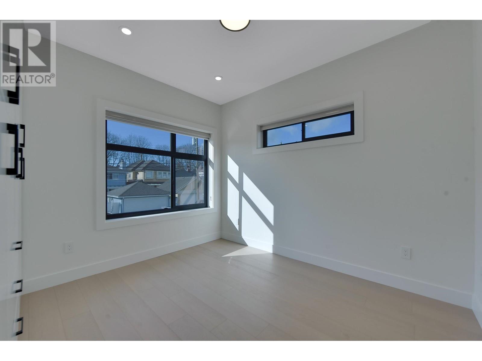 2 8079 Selkirk Street Property Photo 24