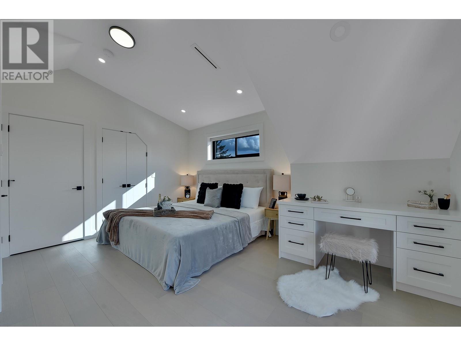 2 8079 Selkirk Street Property Photo 26