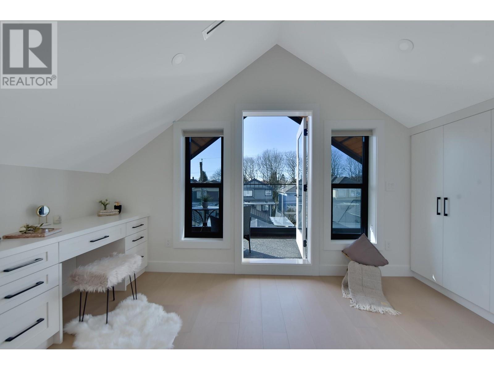 2 8079 Selkirk Street Property Photo 29