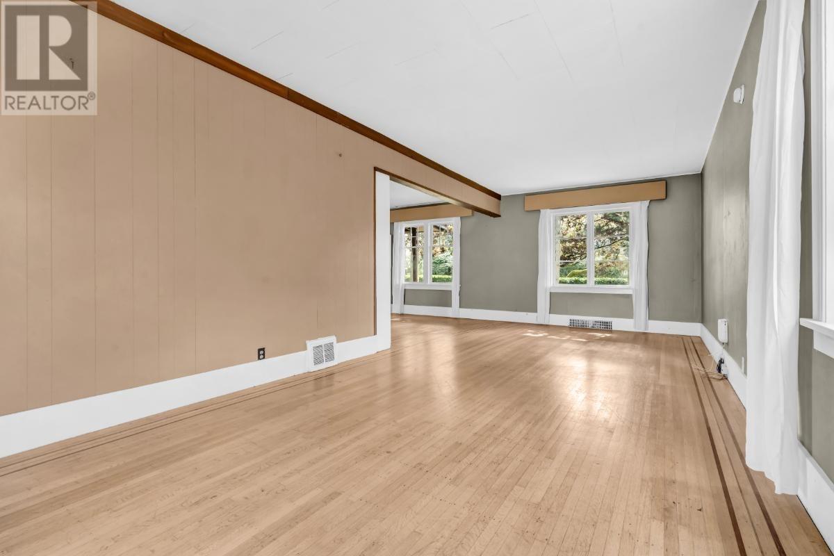 1775 Cedar Crescent Property Photo 3