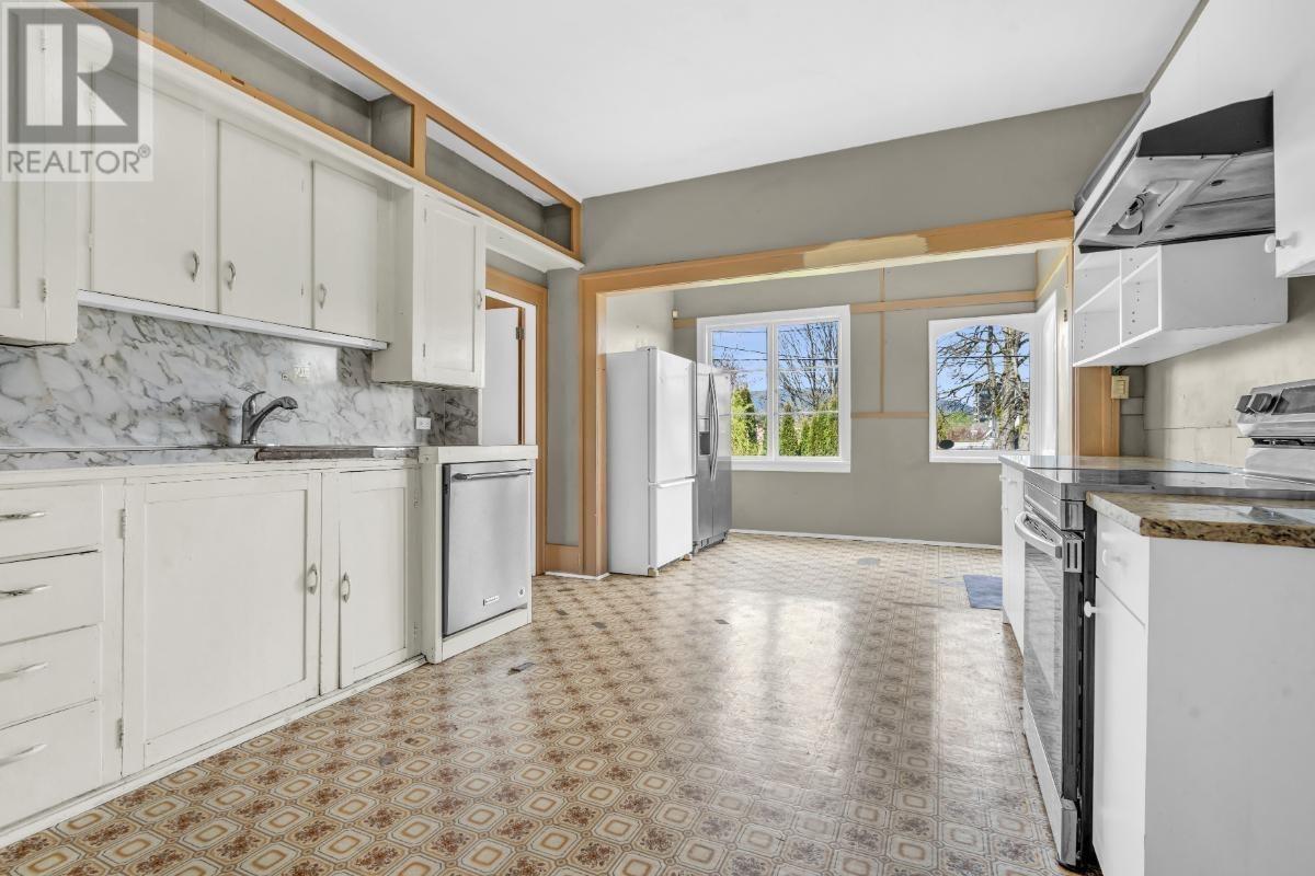 1775 Cedar Crescent Property Photo 7