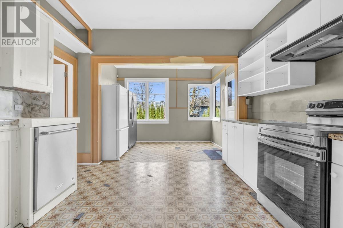 1775 Cedar Crescent Property Photo 8