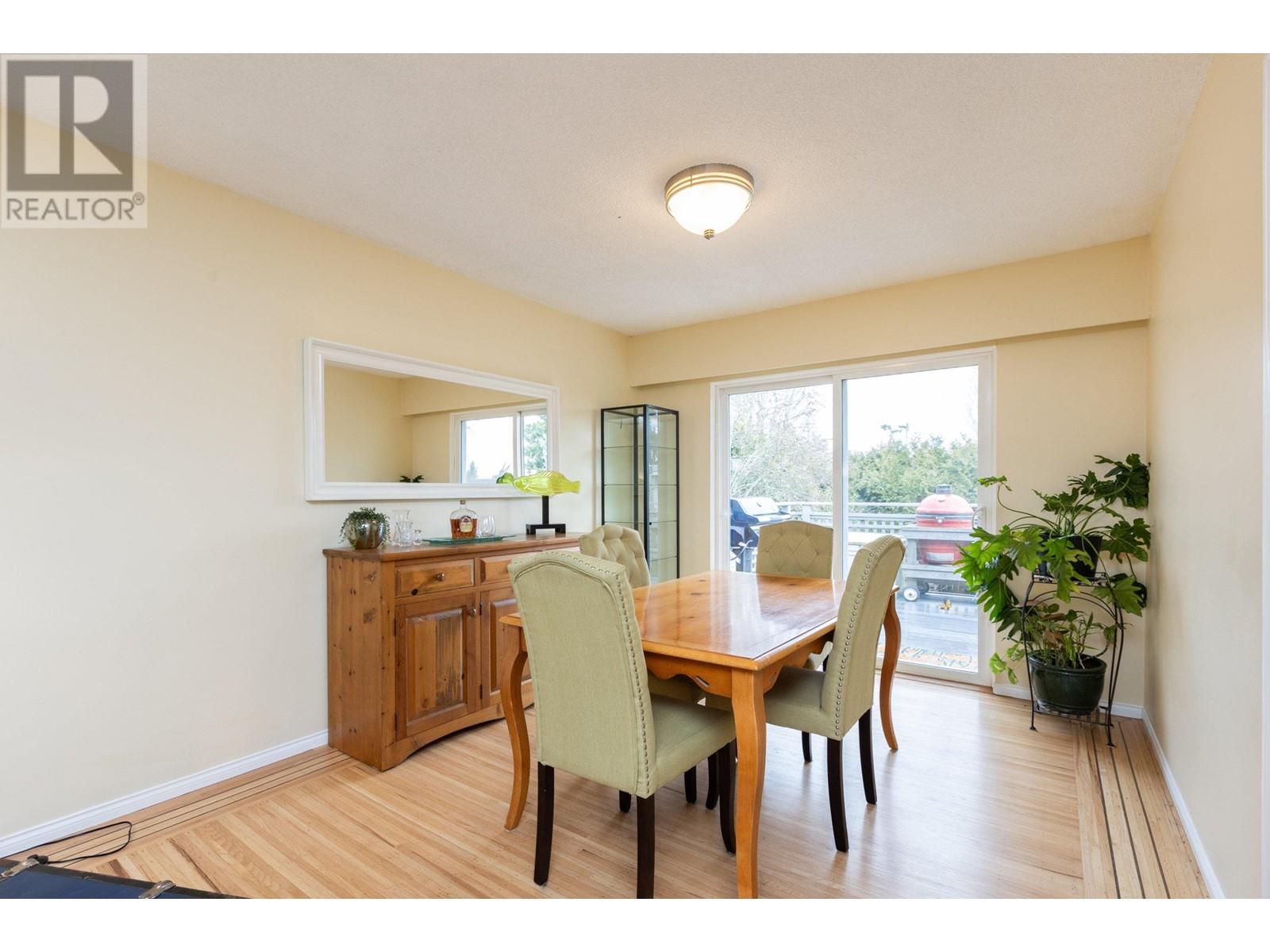 6059 49b Avenue Property Photo 7
