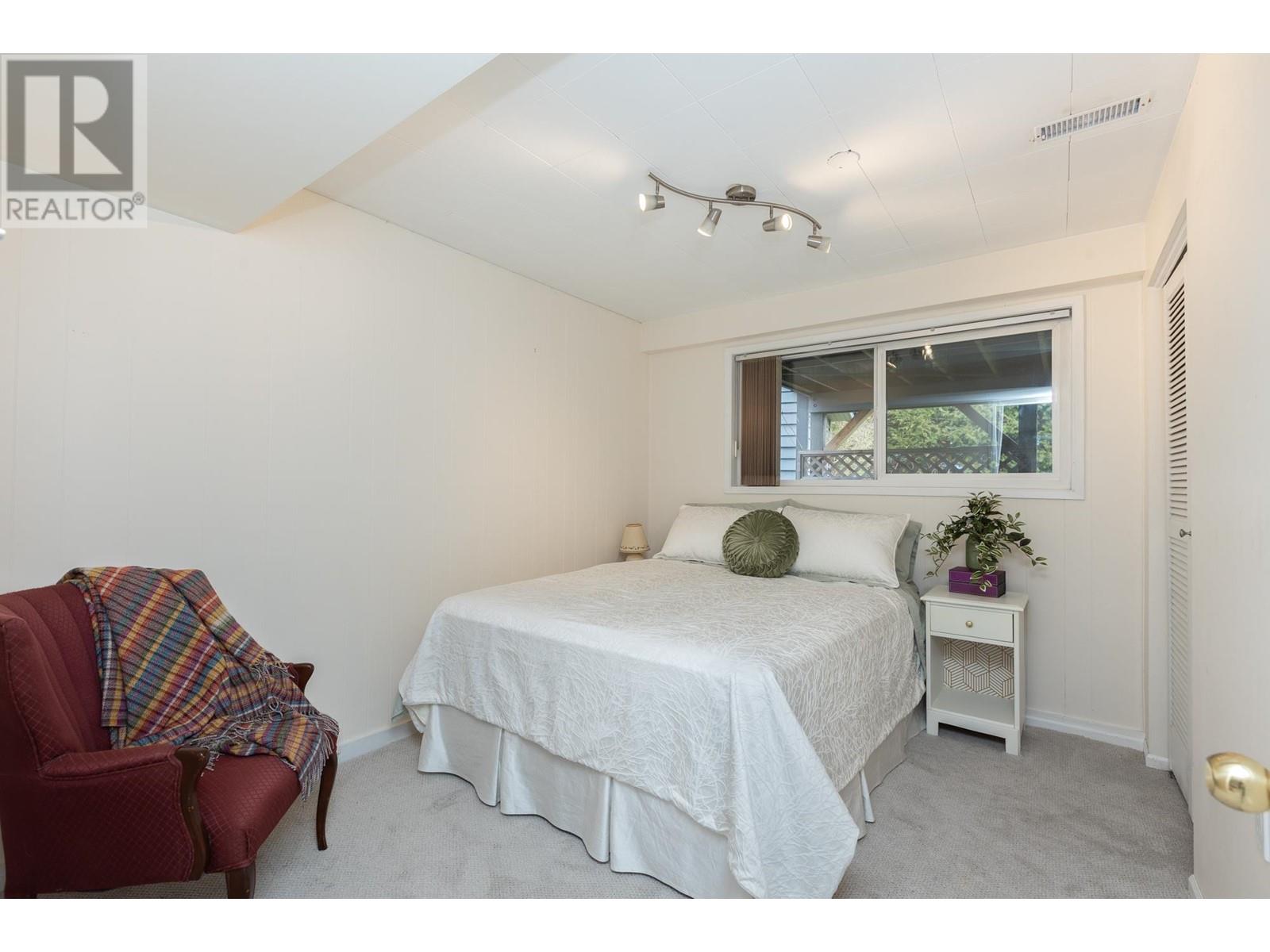 6059 49b Avenue Property Photo 17