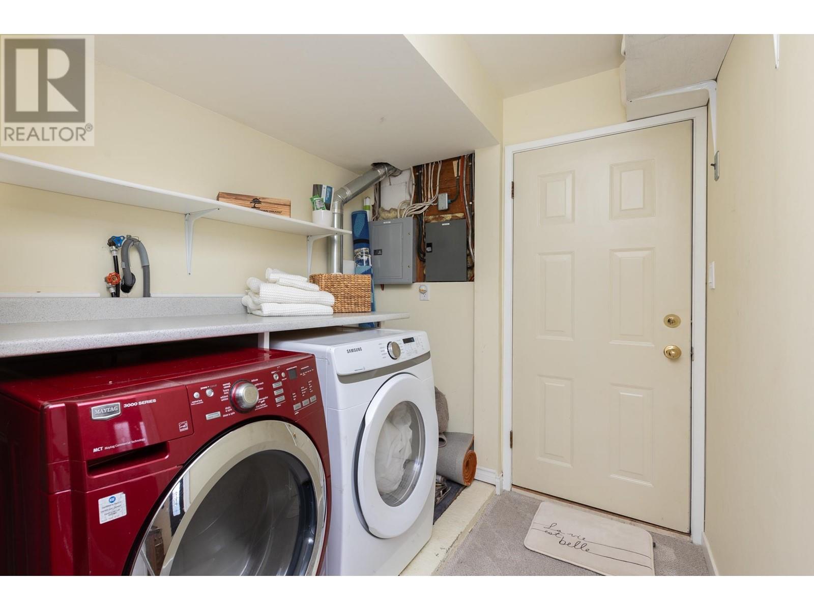 6059 49b Avenue Property Photo 18