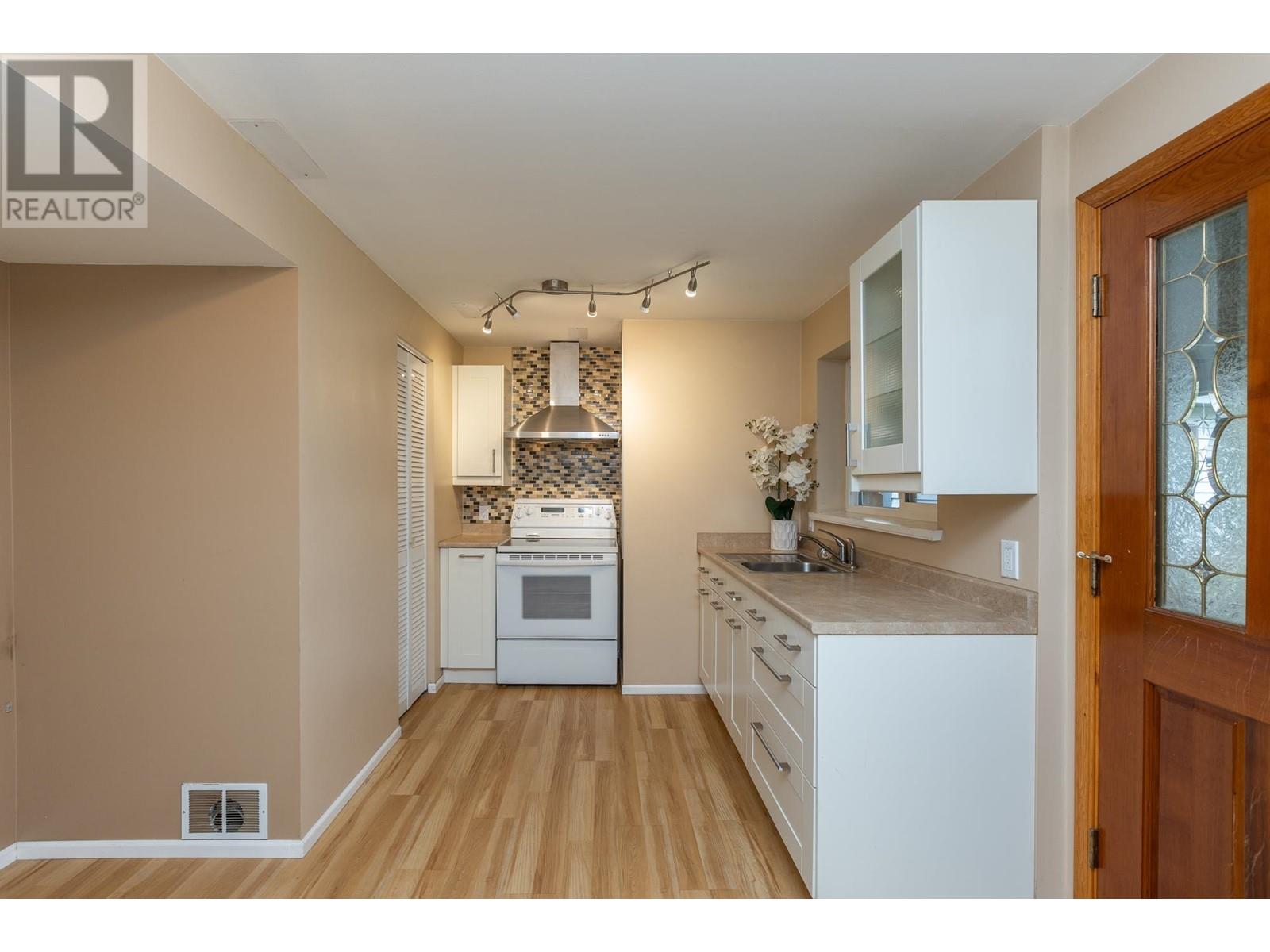 6059 49b Avenue Property Photo 22