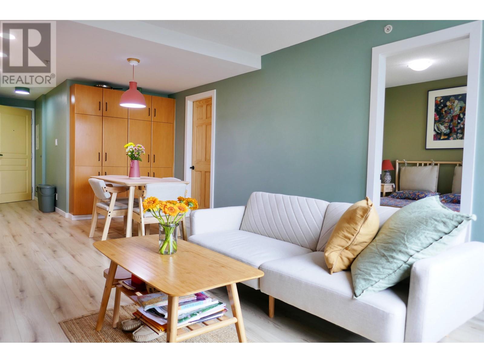 309 9298 University Crescent Property Photo 1
