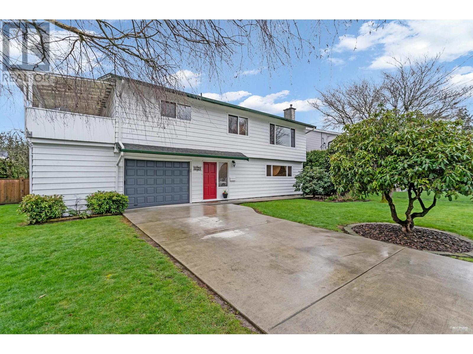 4824 42b Avenue Property Photo 2