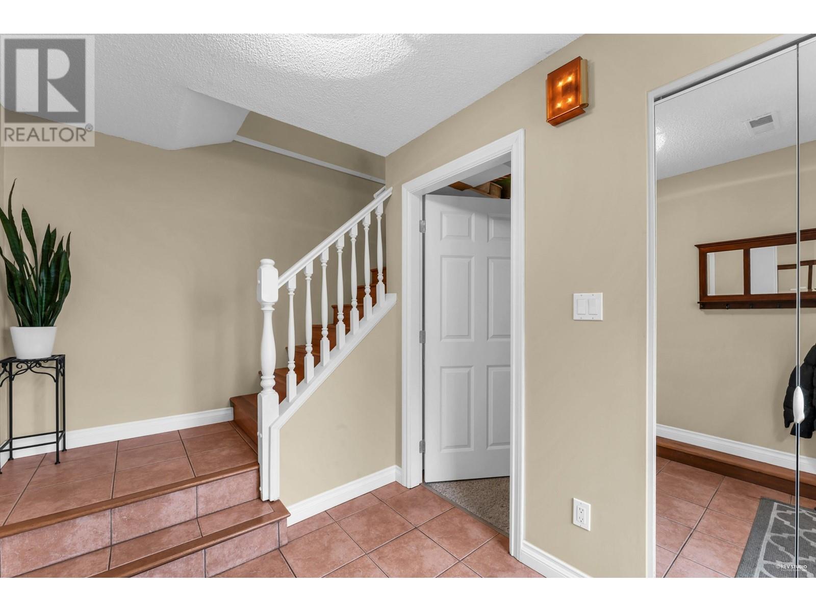 4824 42b Avenue Property Photo 3