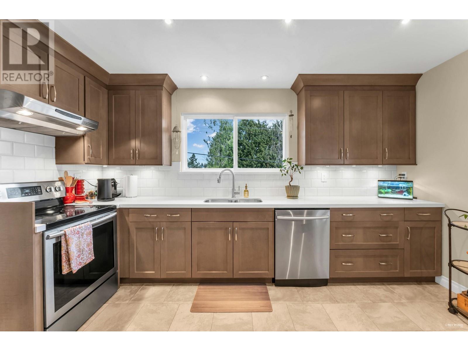 4824 42b Avenue Property Photo 14