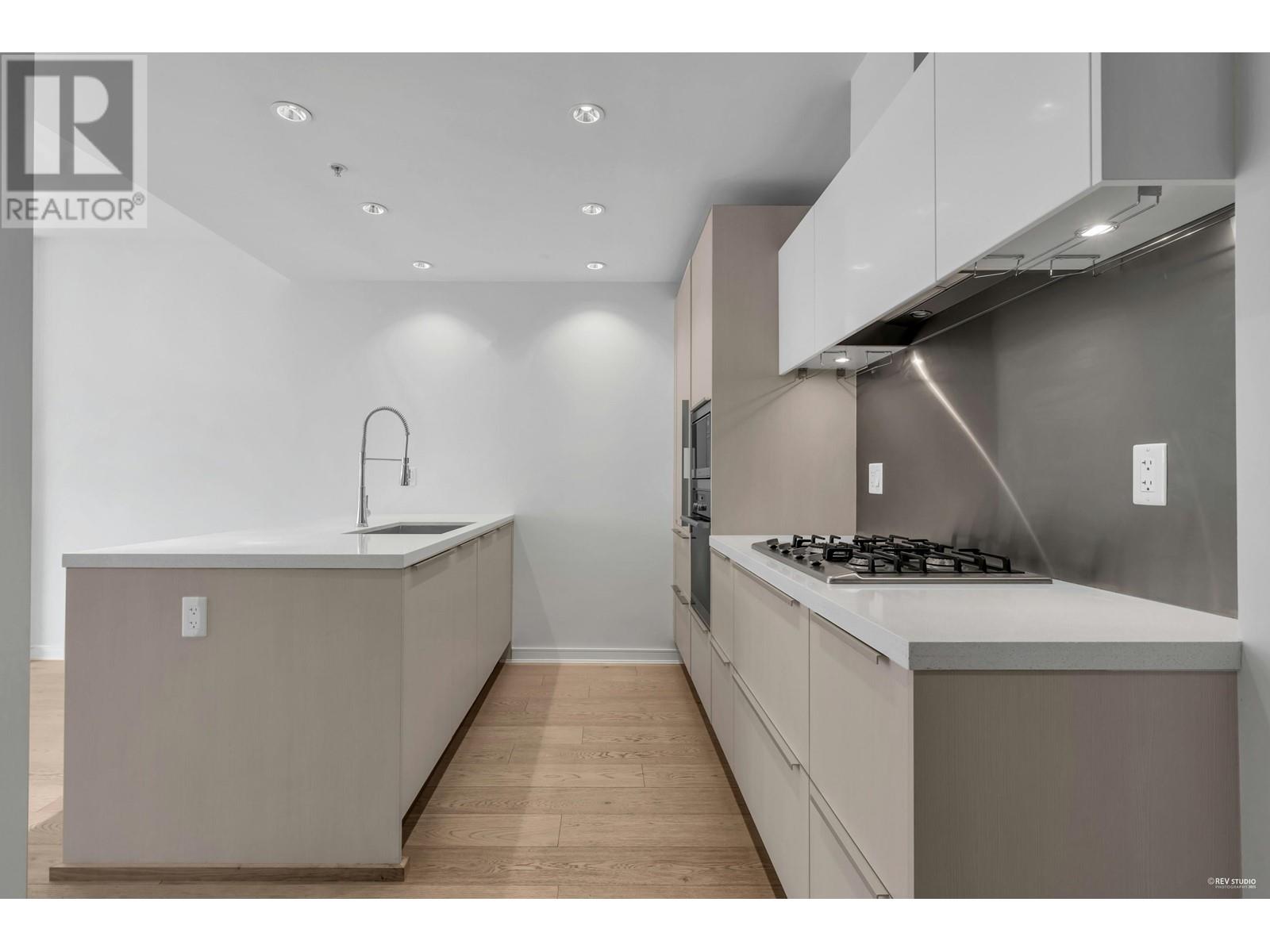 706 1661 Ontario Street Property Photo 3