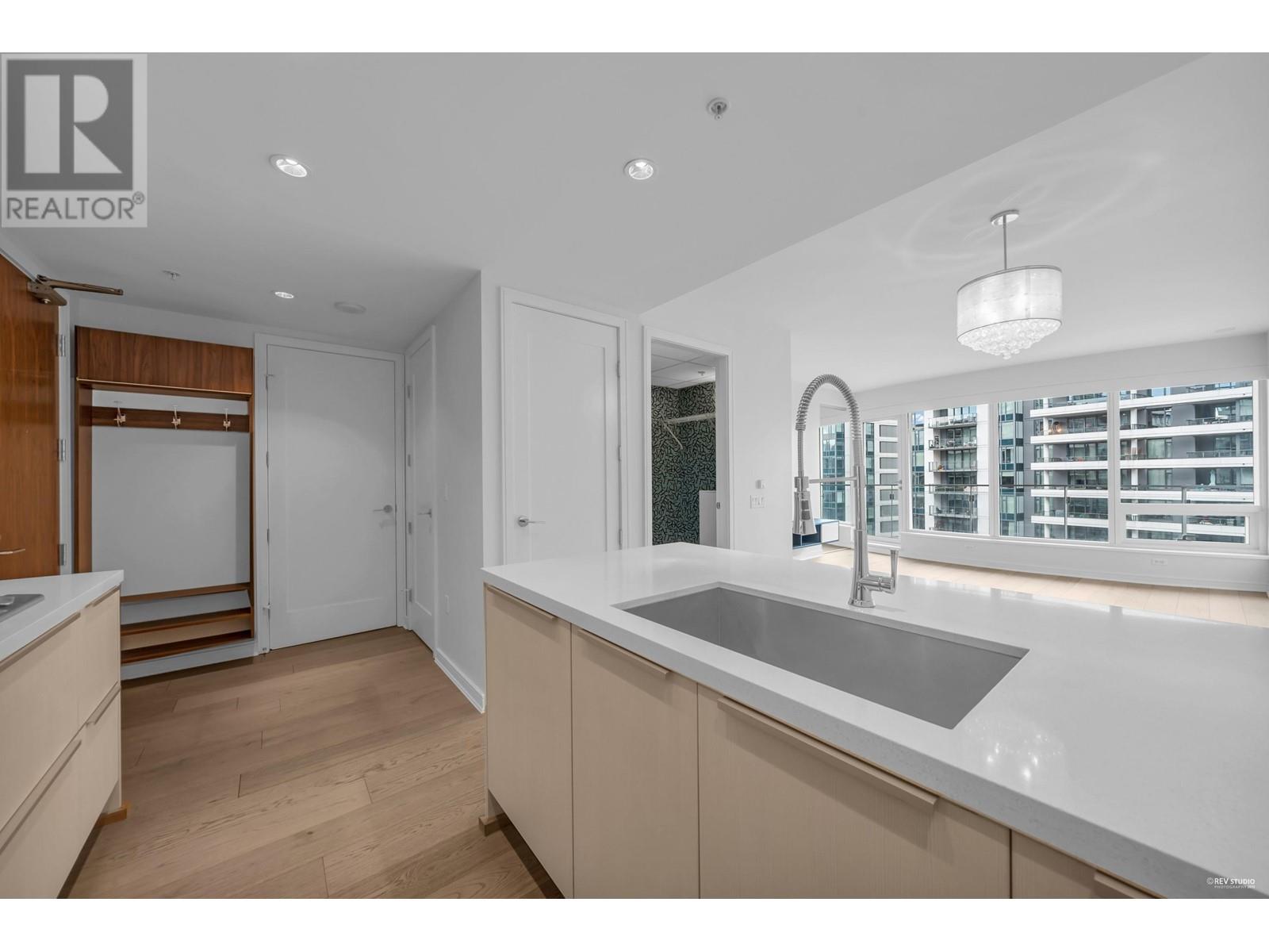 706 1661 Ontario Street Property Photo 5