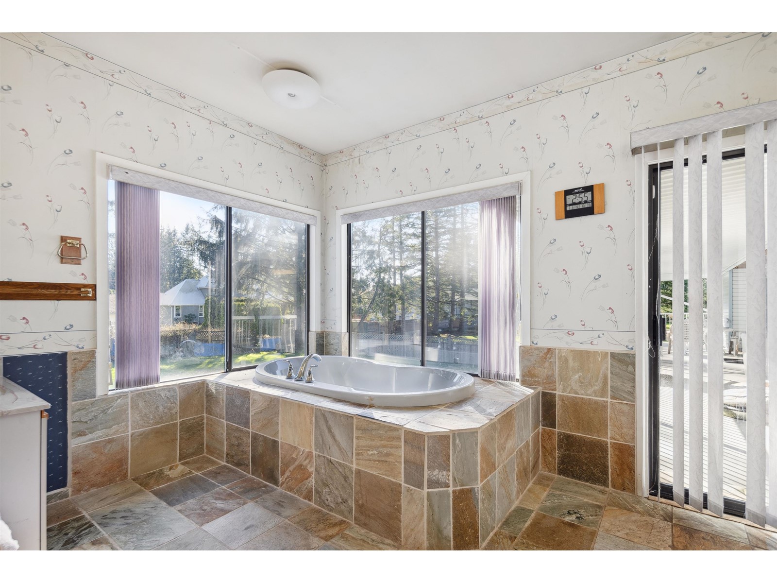 23418 56 Avenue Property Photo 14