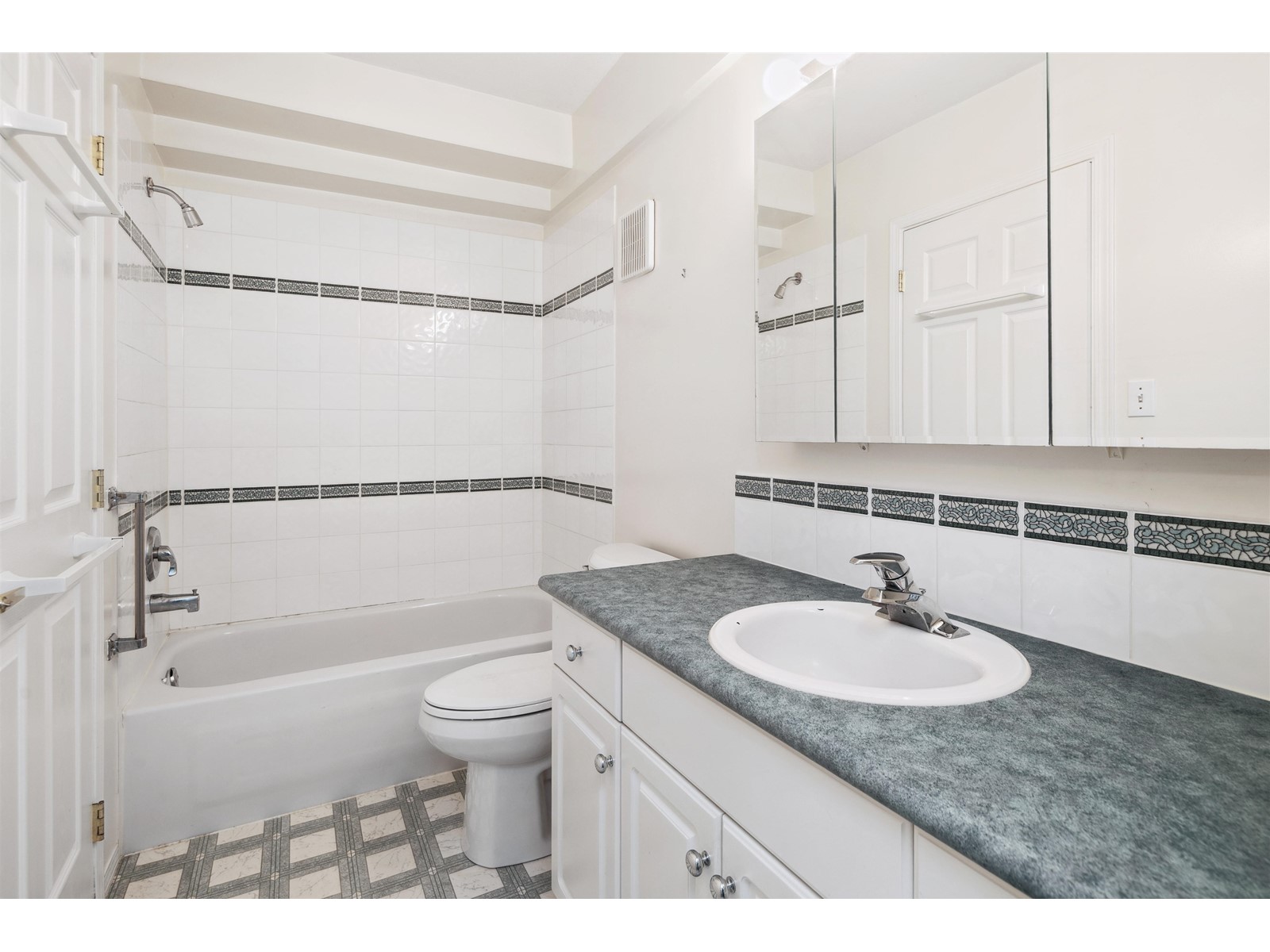 23418 56 Avenue Property Photo 18