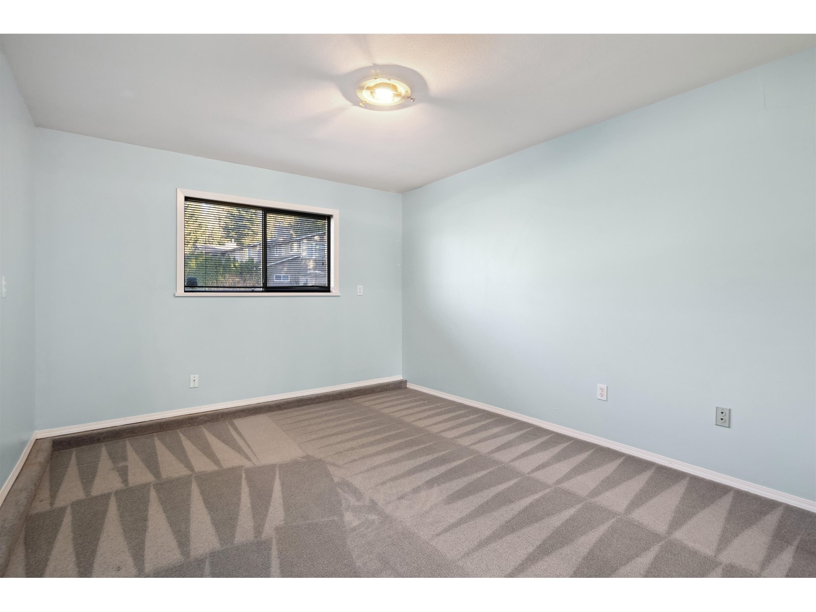 23418 56 Avenue Property Photo 19