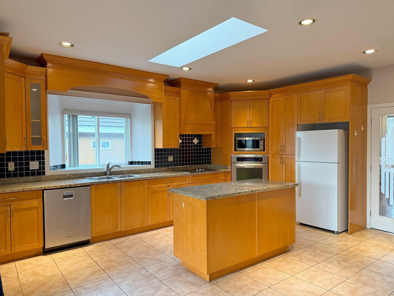 10955 131a Street Property Photo 8