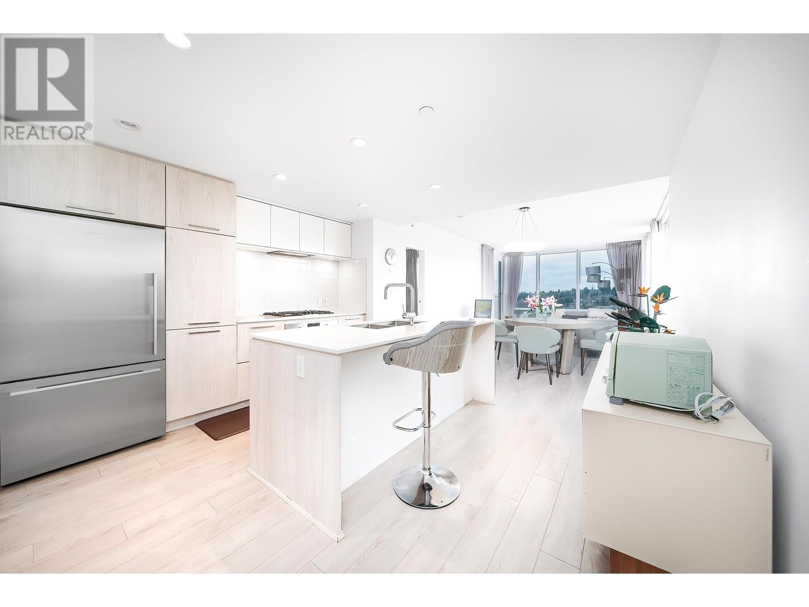 2007 680 Seylynn Cres Property Photo 8