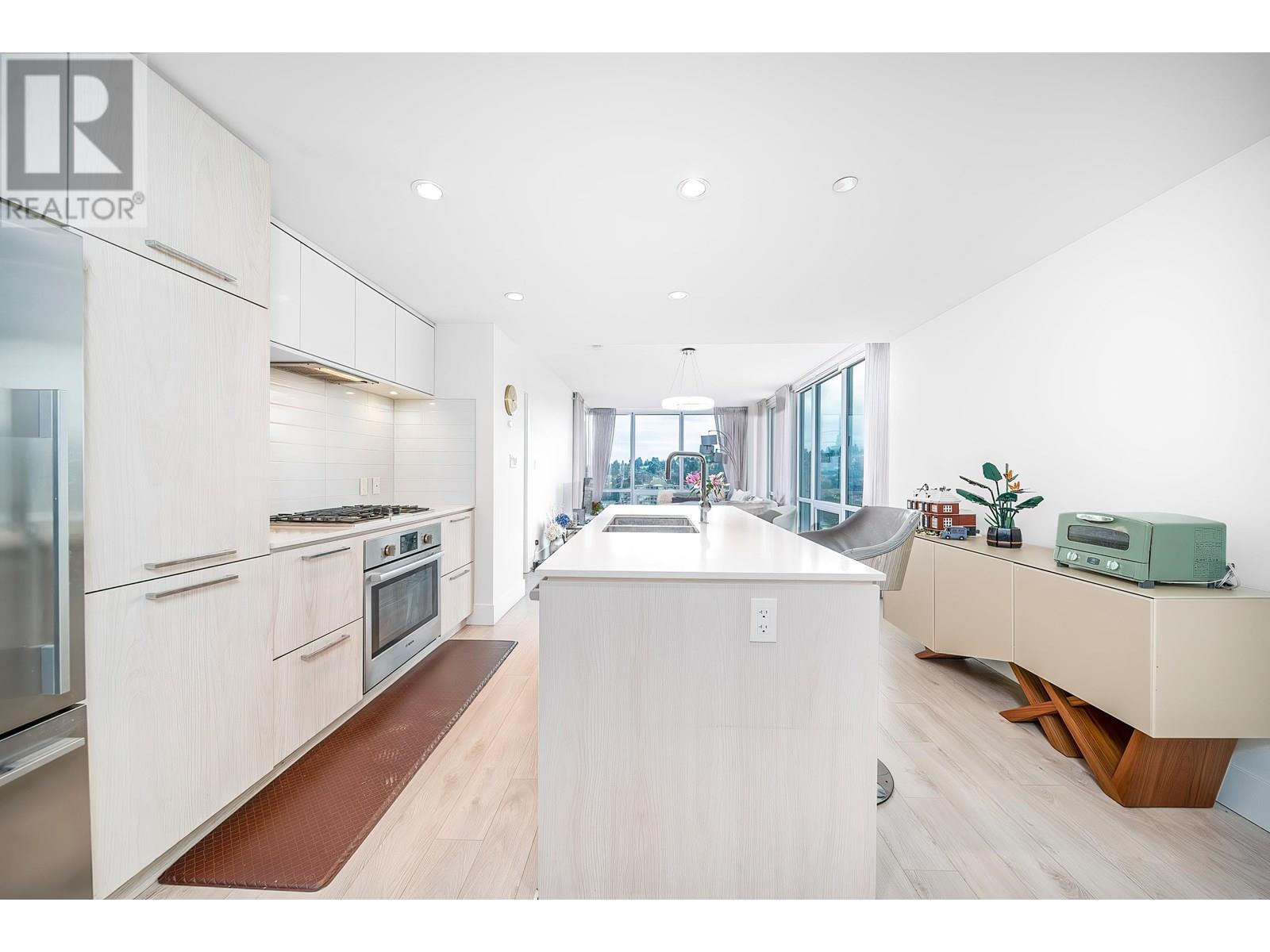 2007 680 Seylynn Cres Property Photo 10