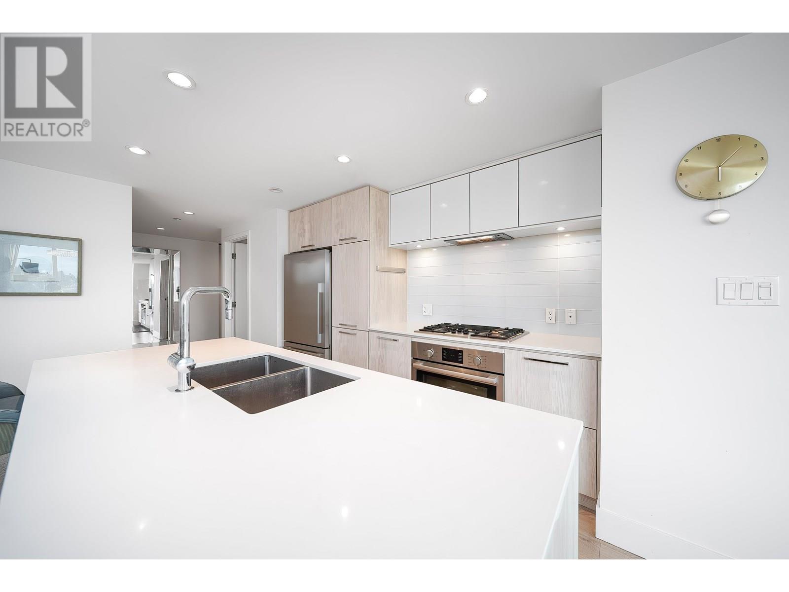 2007 680 Seylynn Cres Property Photo 11