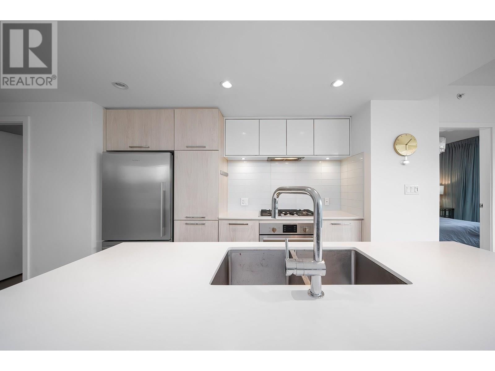 2007 680 Seylynn Cres Property Photo 12