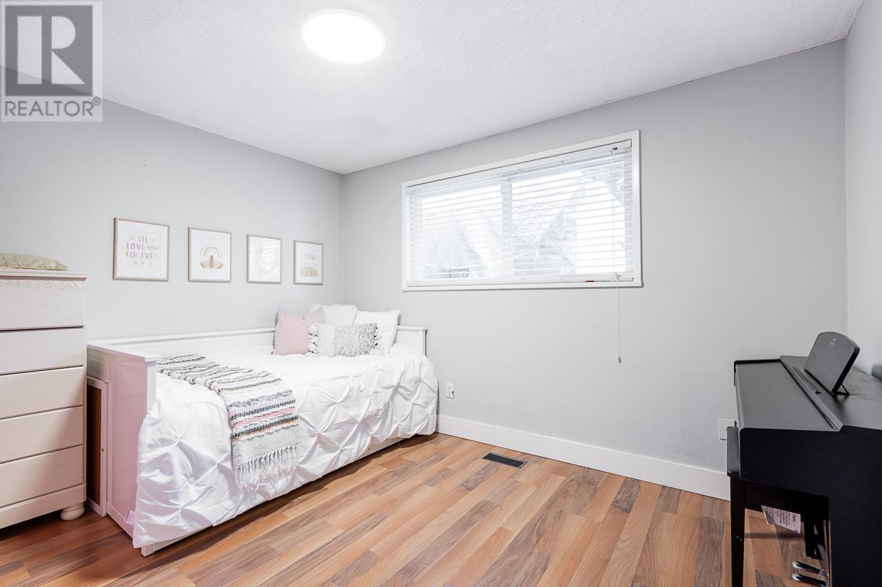 1050 Como Lake Avenue Property Photo 15