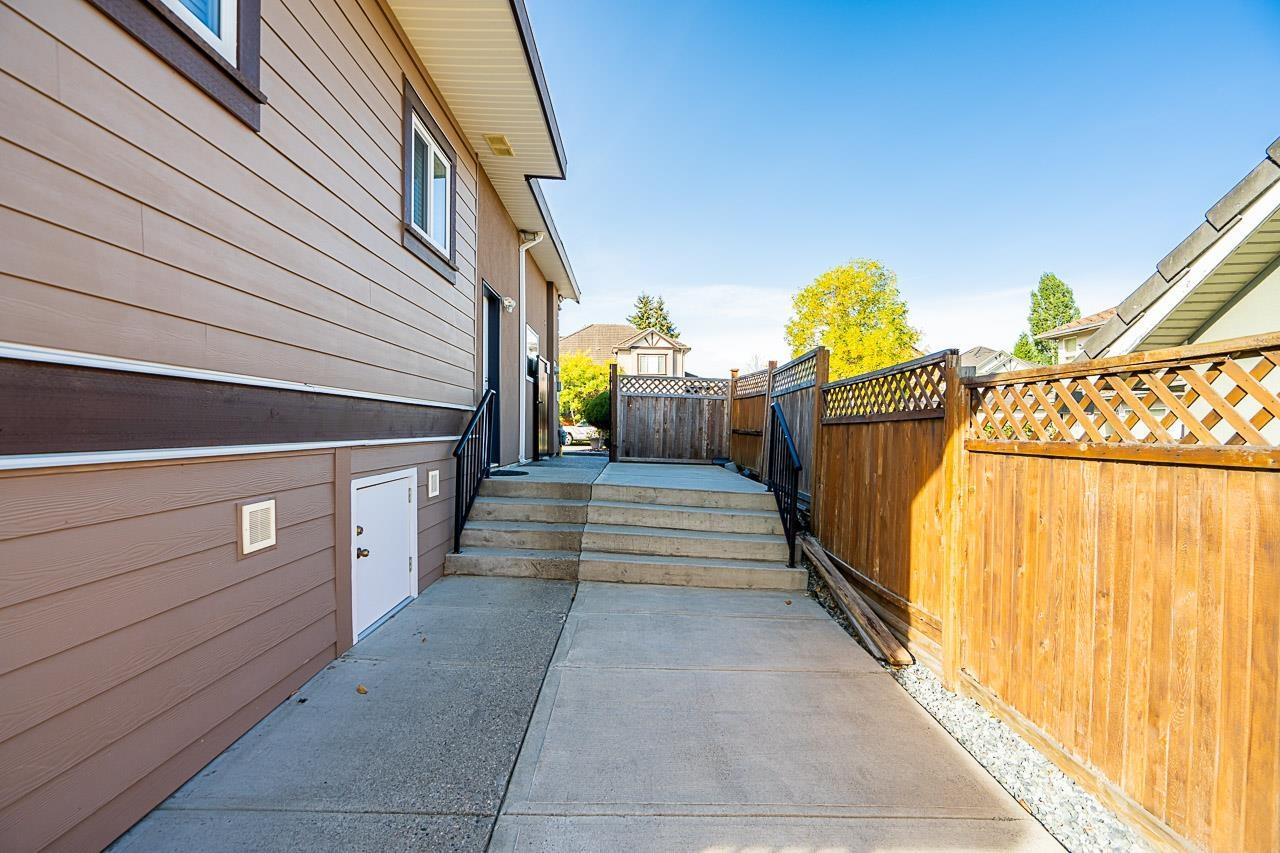 7568 149 Street Property Photo 35