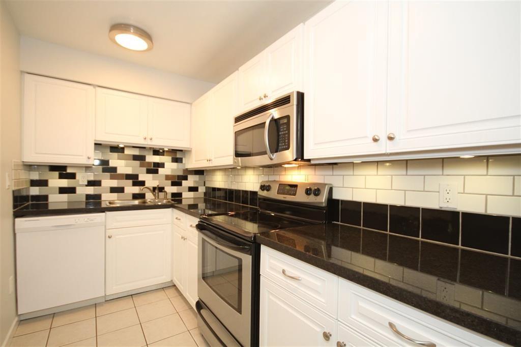 110 10698 151a Street Property Photo 2