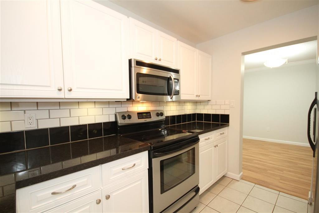 110 10698 151a Street Property Photo 3