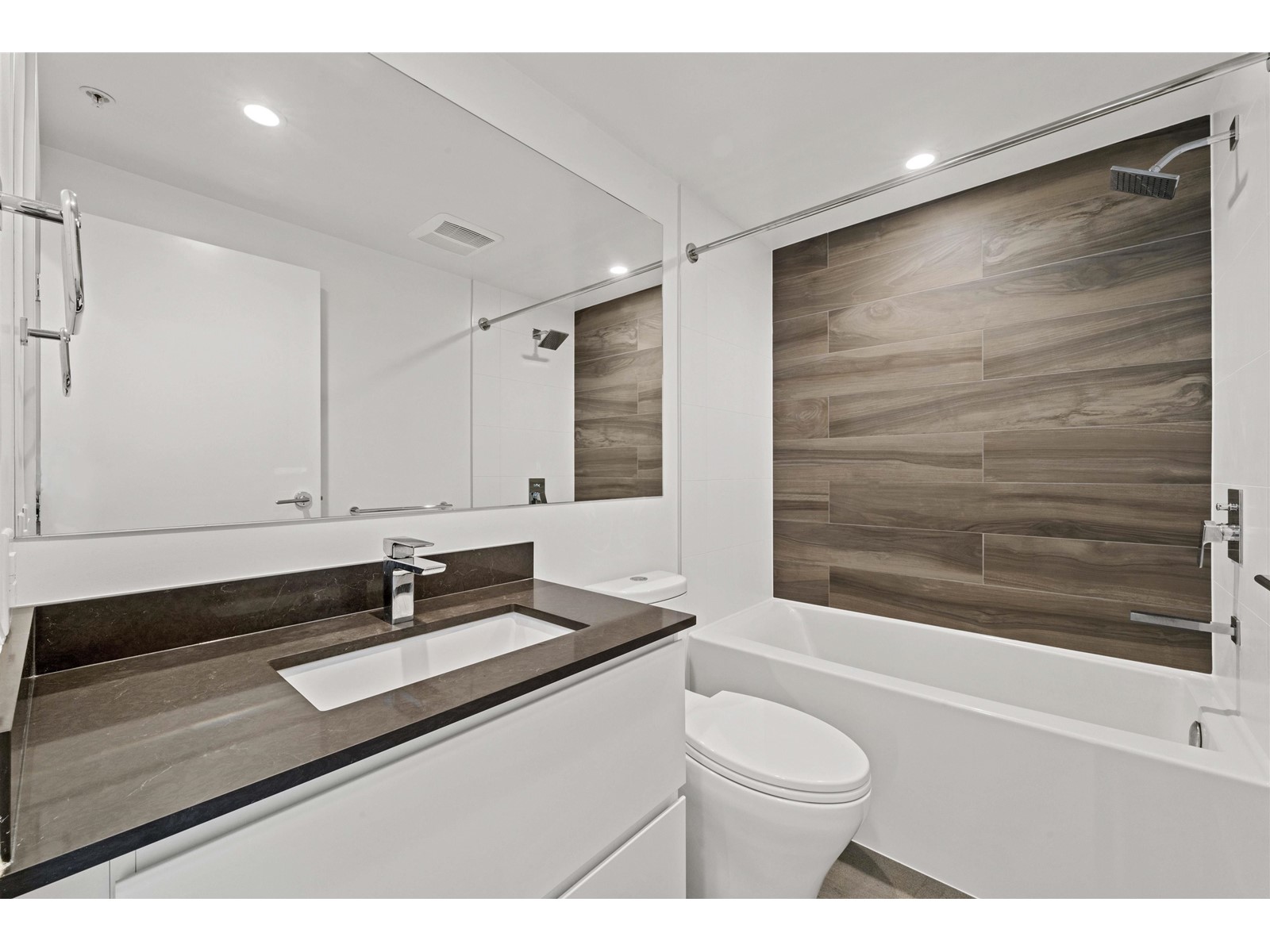 1709 13655 Fraser Highway Property Photo 4