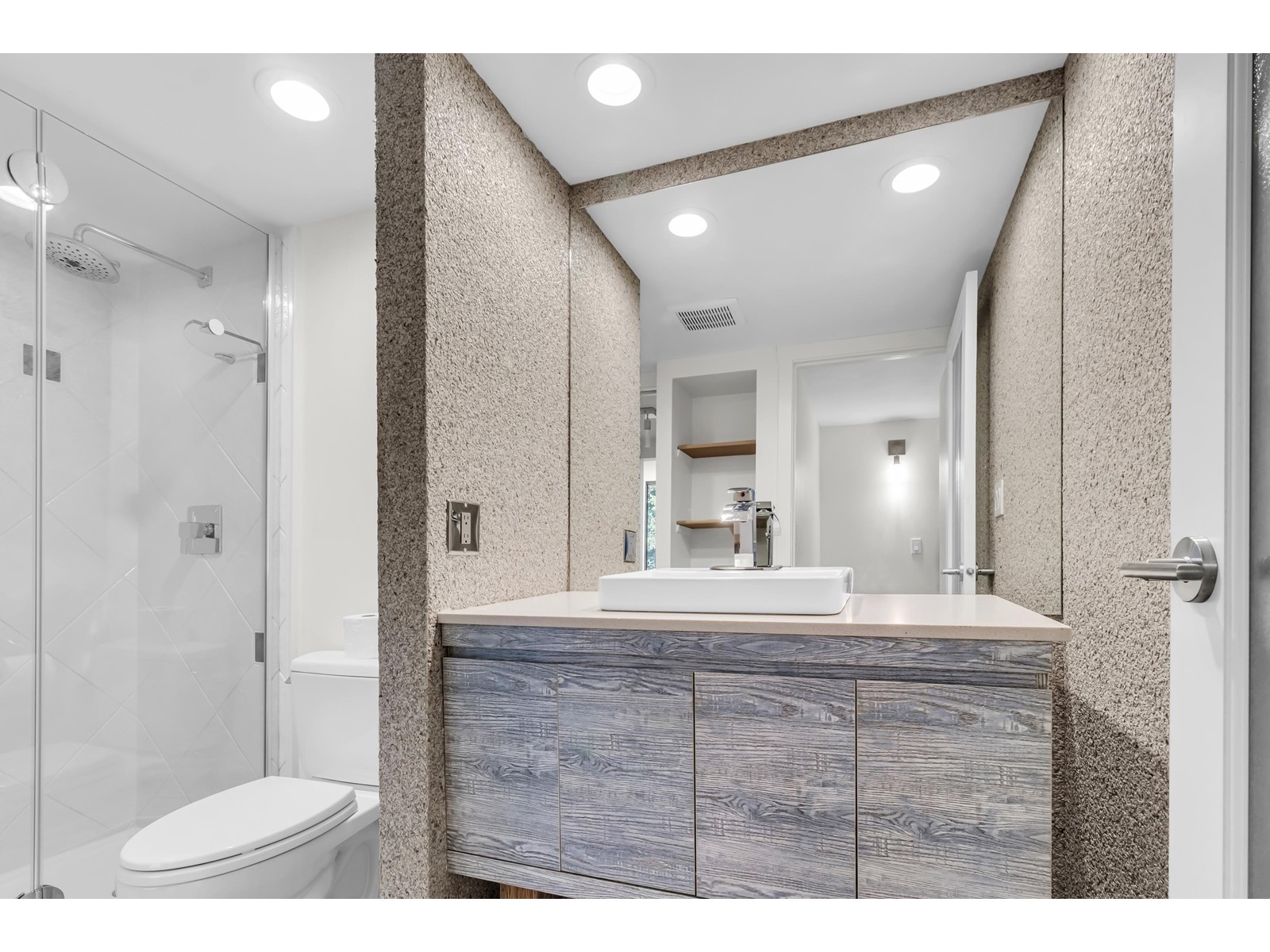 504 1480 Foster Street Property Photo 7