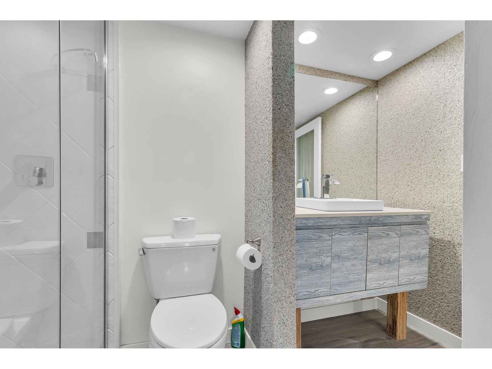 504 1480 Foster Street Property Photo 9