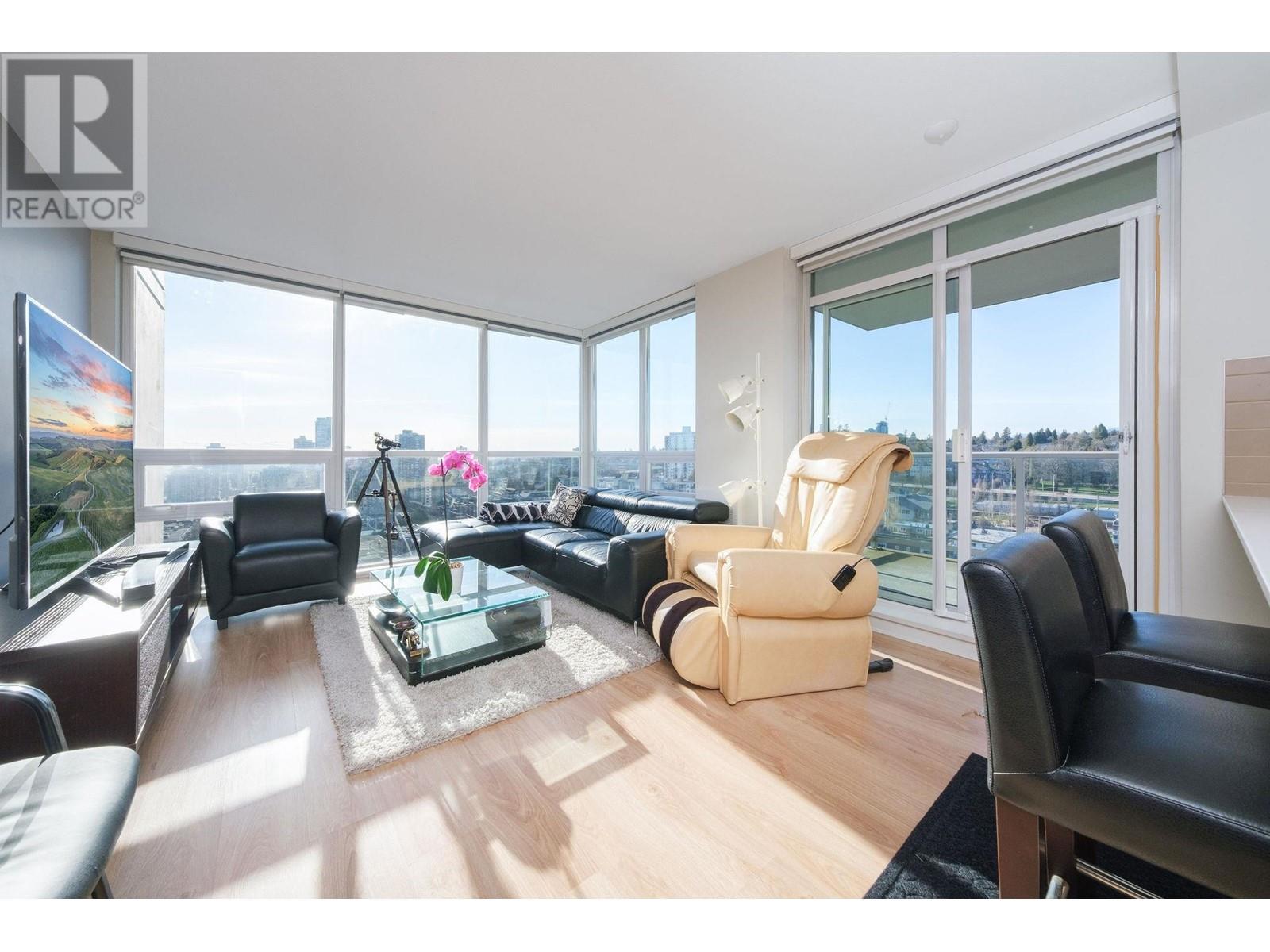 2106 125 Columbia Street Property Photo 1