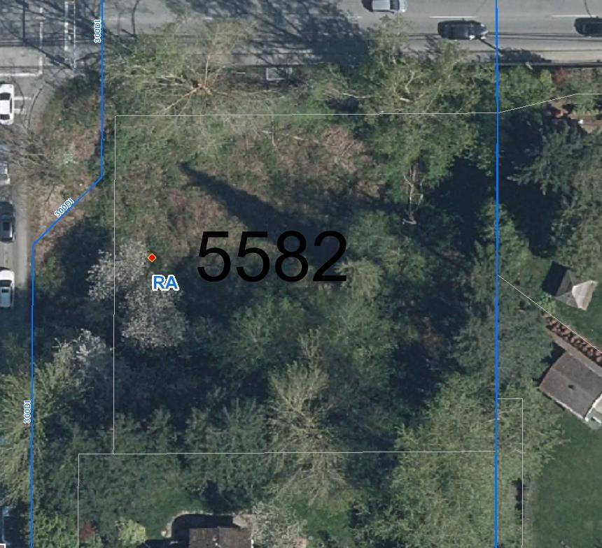 5582 184 Street Property Photo 2