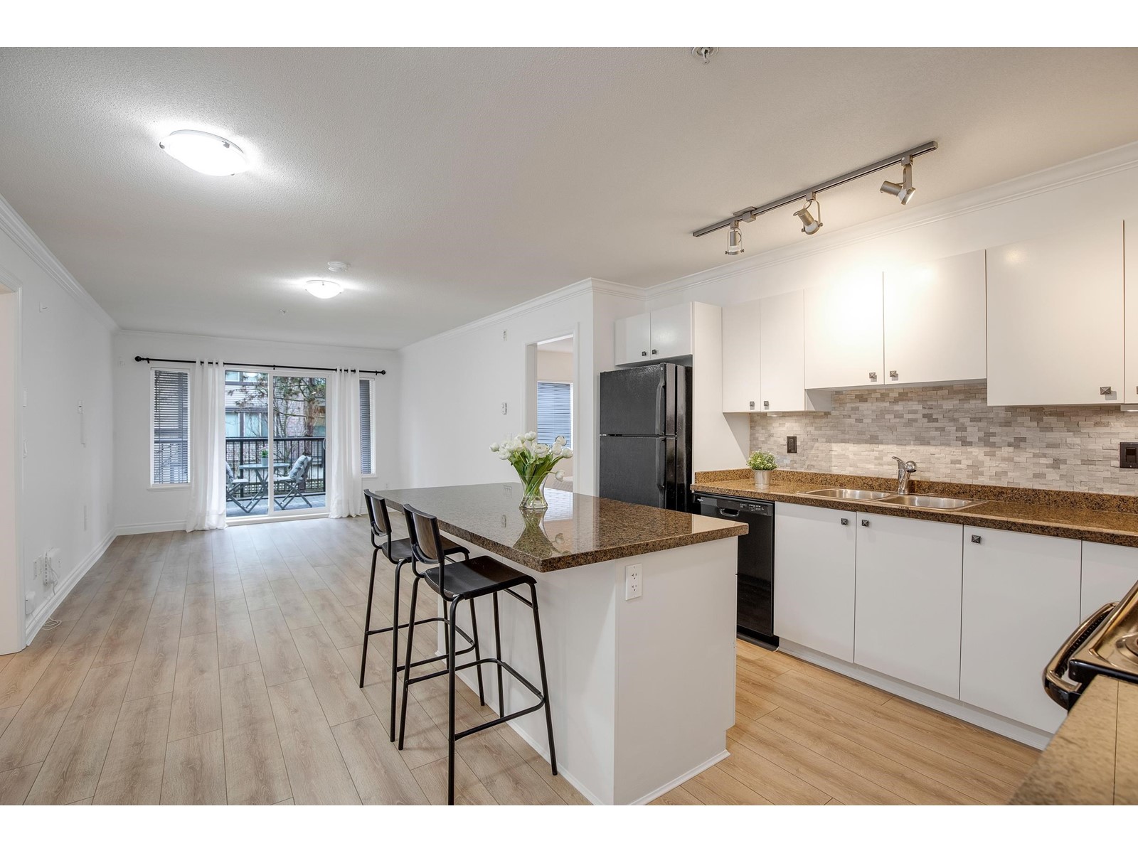 205 8717 160 Street Property Photo 2
