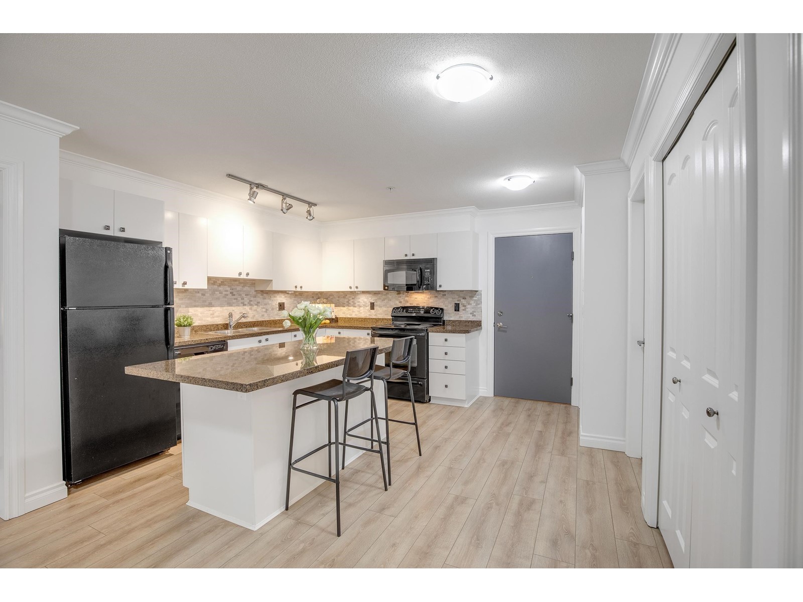 205 8717 160 Street Property Photo 3