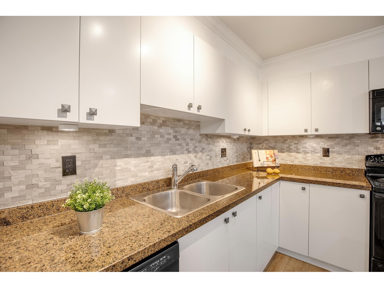205 8717 160 Street Property Photo 6