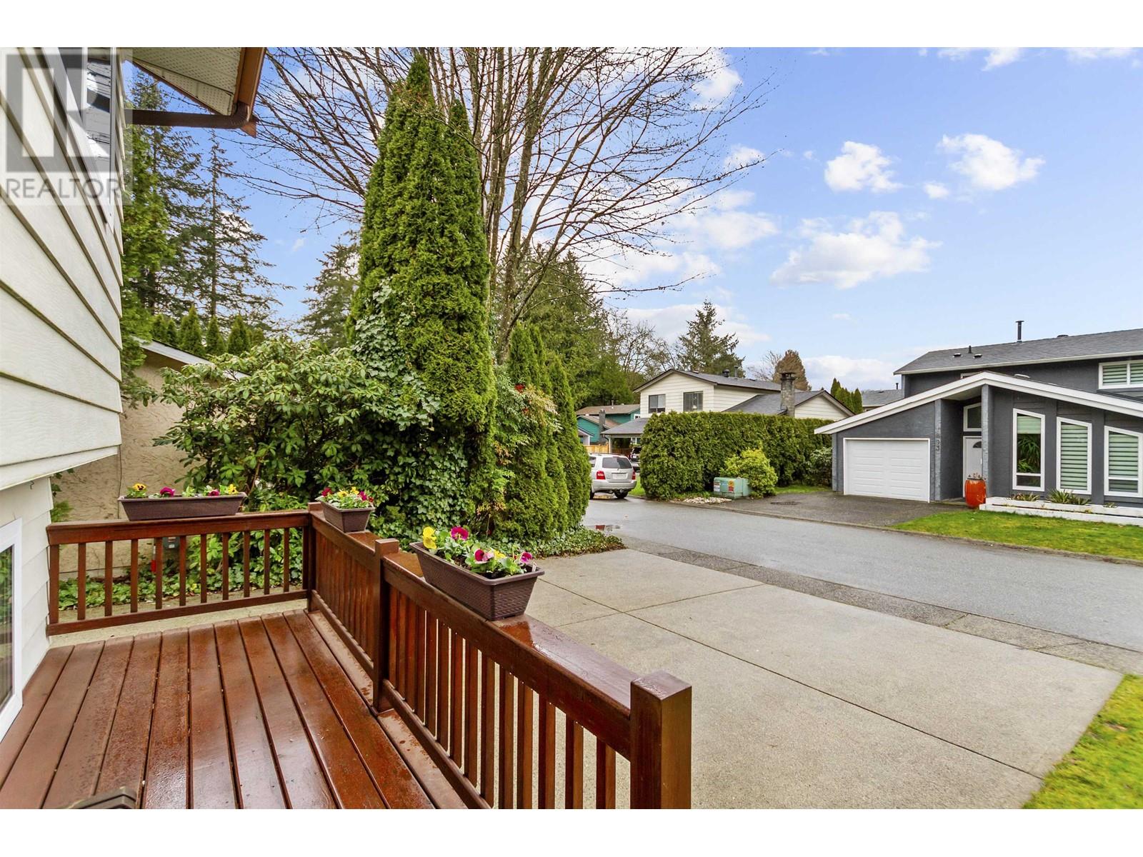 1892 Bluff Way Property Photo 4