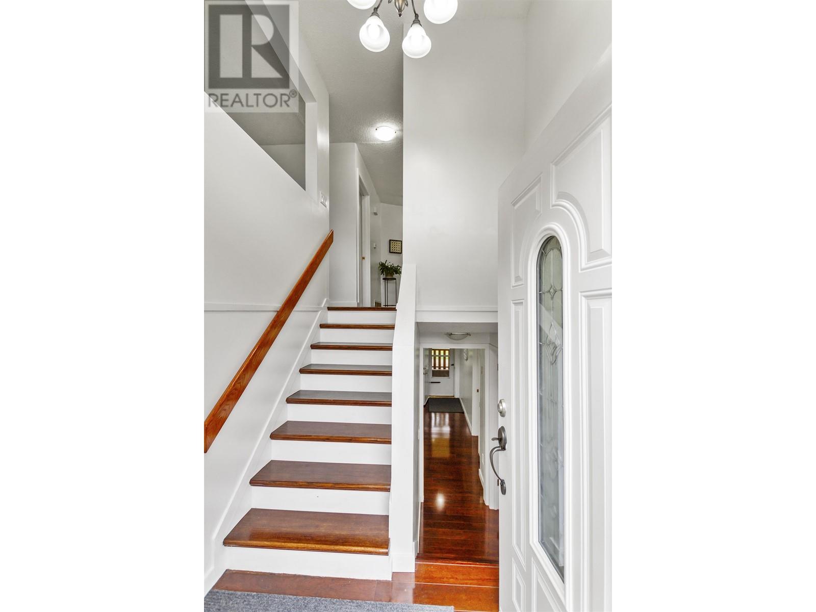 1892 Bluff Way Property Photo 5