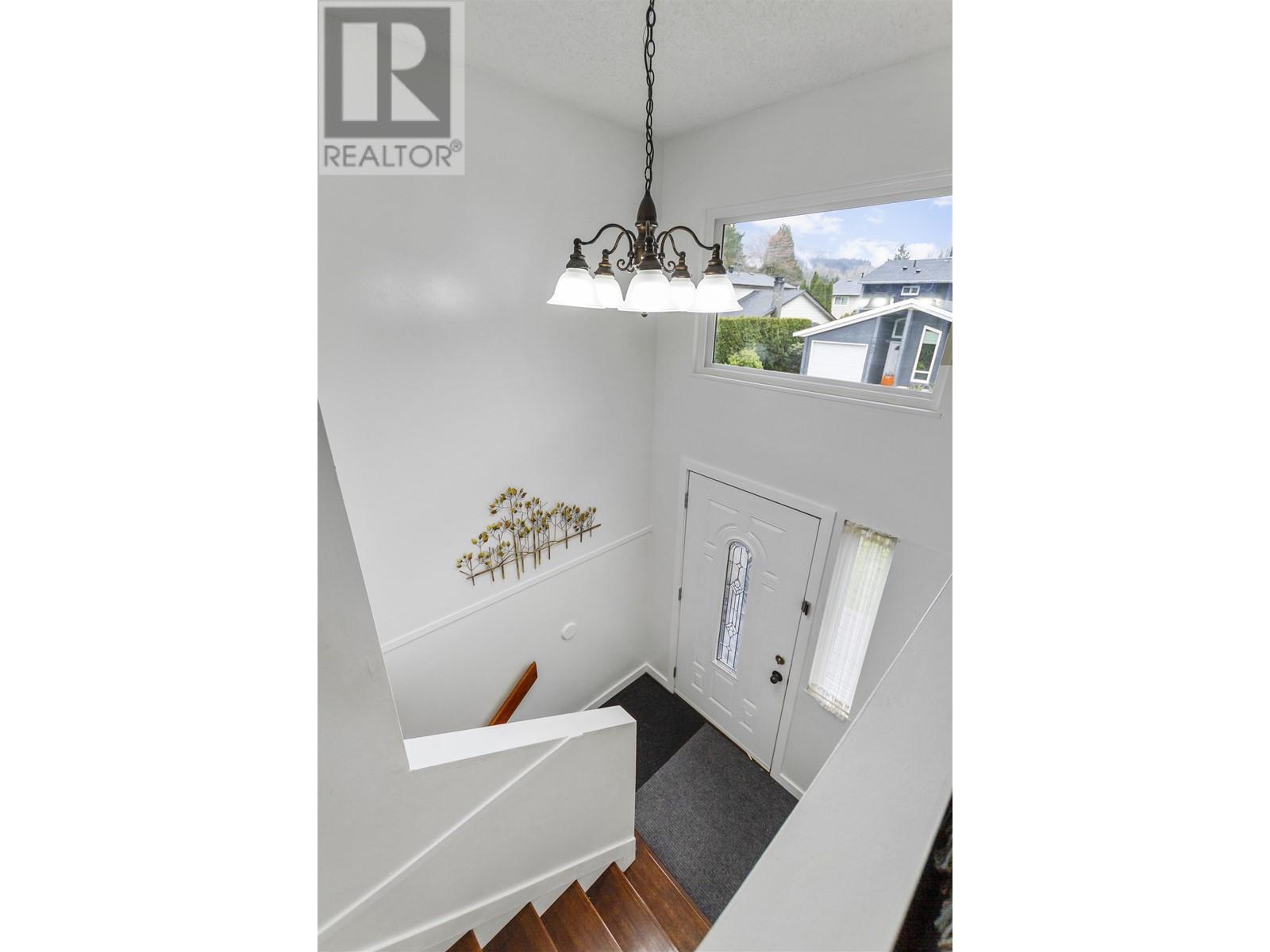 1892 Bluff Way Property Photo 6