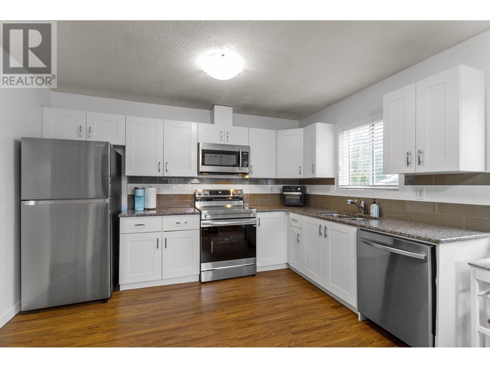 1892 Bluff Way Property Photo 9