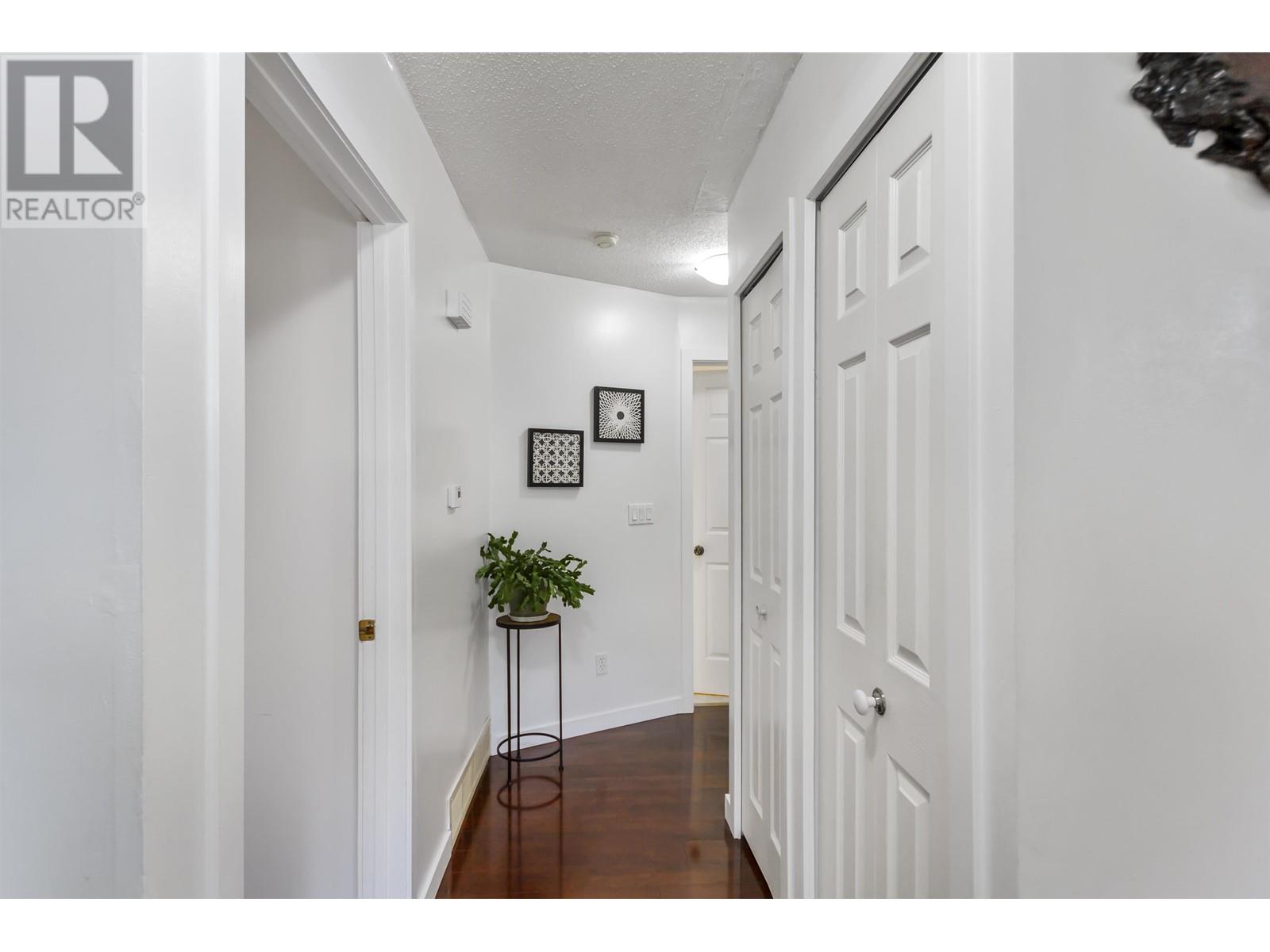 1892 Bluff Way Property Photo 11