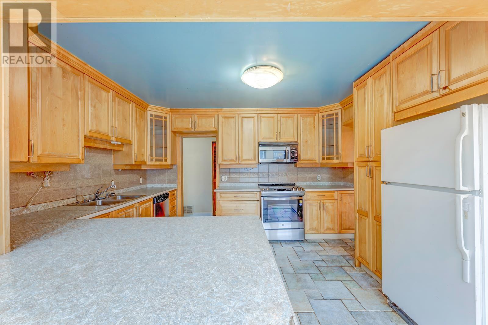 809 Lillian Street Property Photo 8
