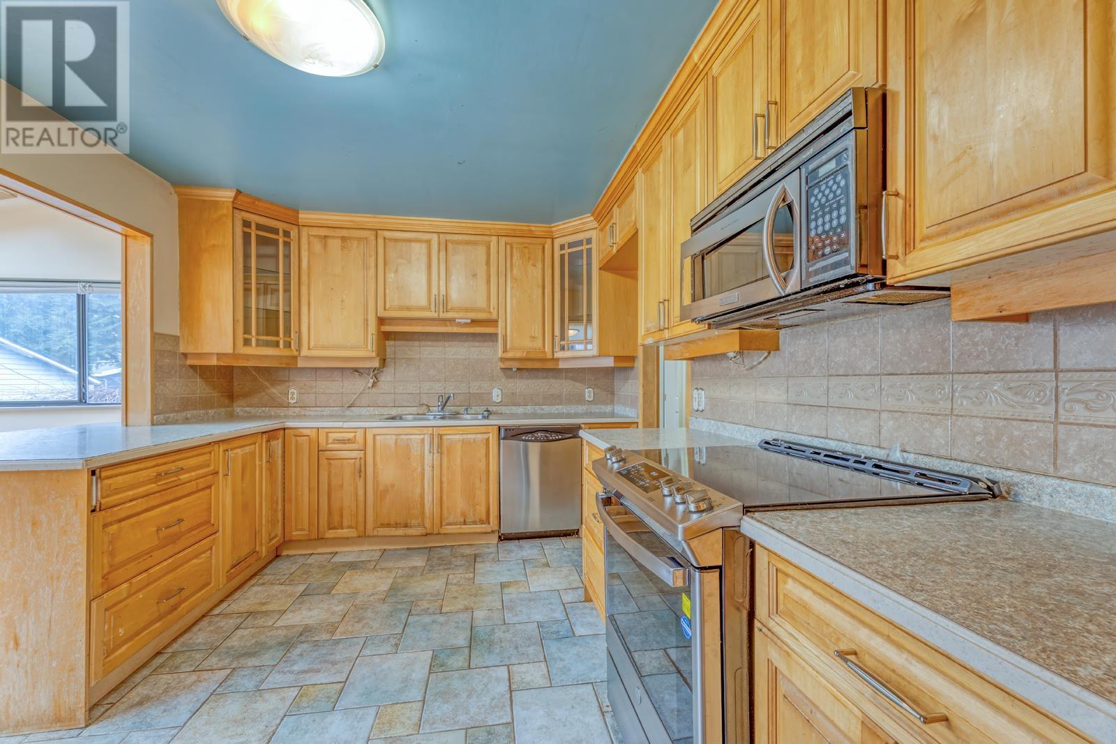 809 Lillian Street Property Photo 10