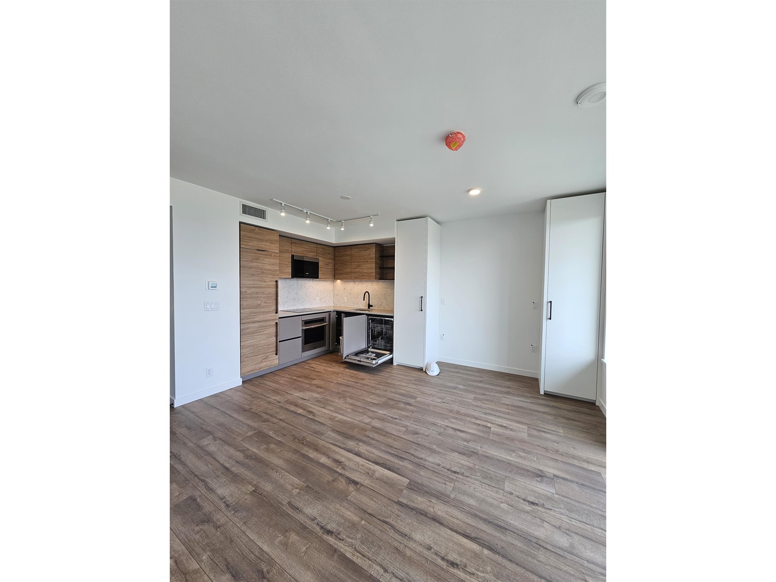 2103 13428 105 Avenue Property Photo 2